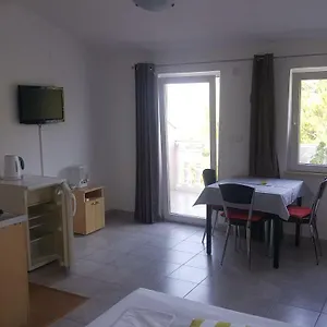 Apartment Viktor, Sali